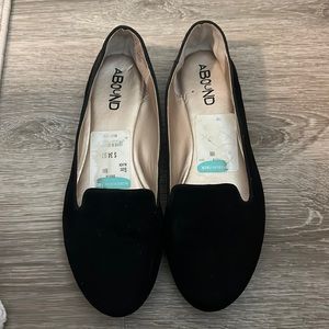 Black ballet flat work shoes